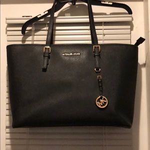 Michael kors jet set travel tote